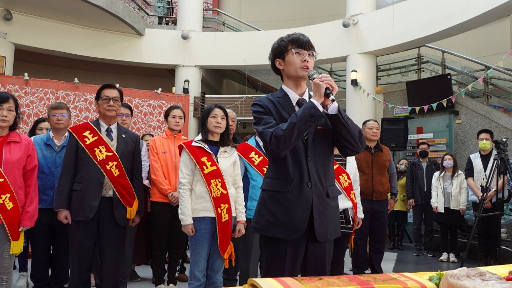 《圖說》傳統祭天儀式，祈求新的一年平安順利，左三為客家局長林素琴。〈客家局提供〉