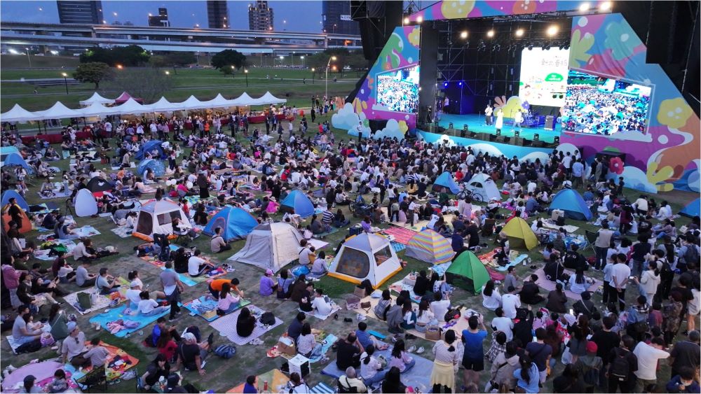 《圖說》歡迎民眾一起帶著野餐墊來新北春紛節共襄盛舉--去年春紛節畫面。〈高灘處提供〉