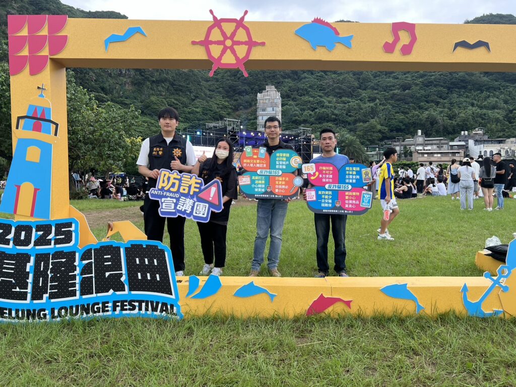 基二警結合浪曲嘉年華 帶領青少年朋友提升自我保護力 1 一 97