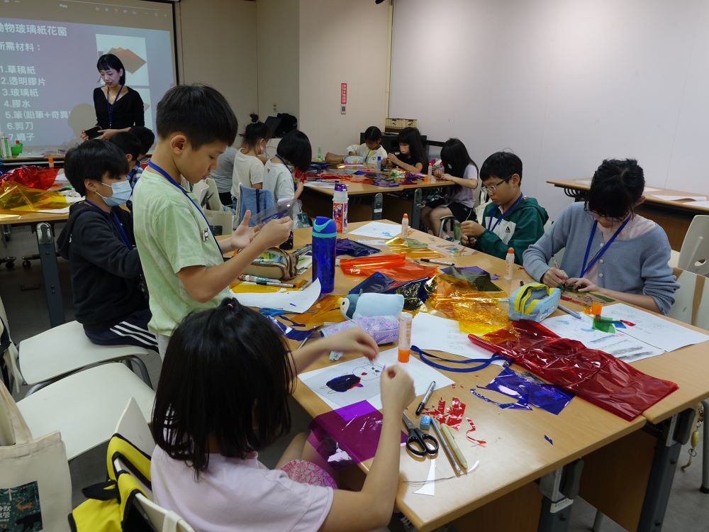 《圖說》學童運用多媒材發揮創意。〈宗博館提供〉