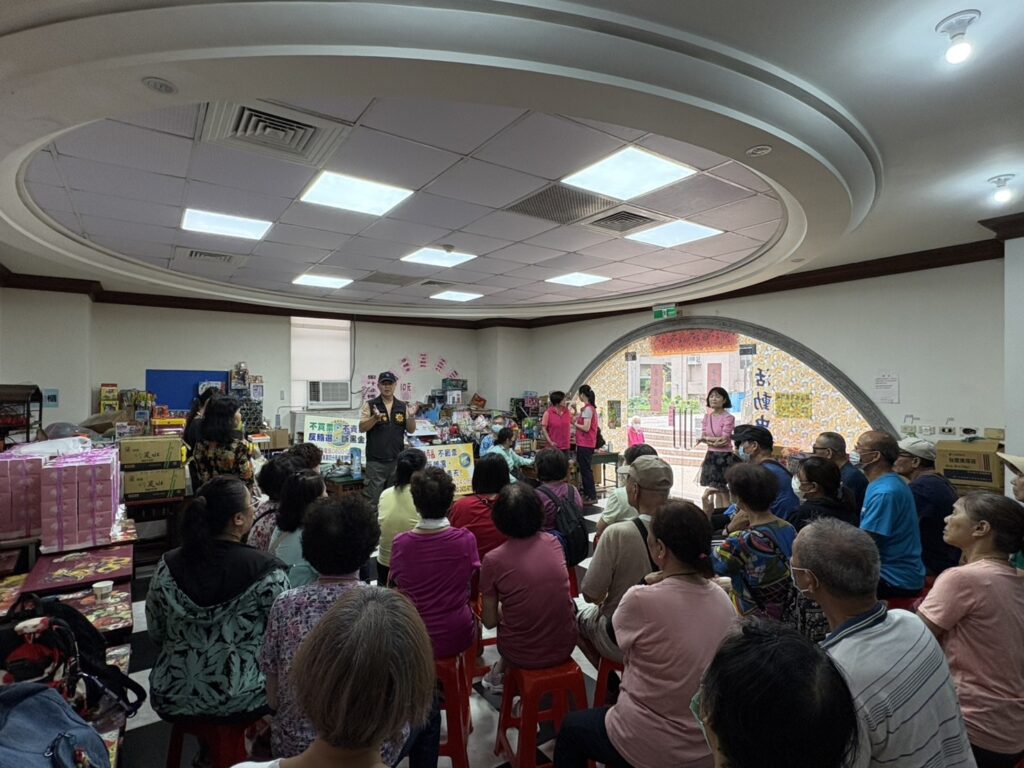 基四警協同基隆市衛生局共同針對 反詐騙及青春專案 齊宣導 6 二 35