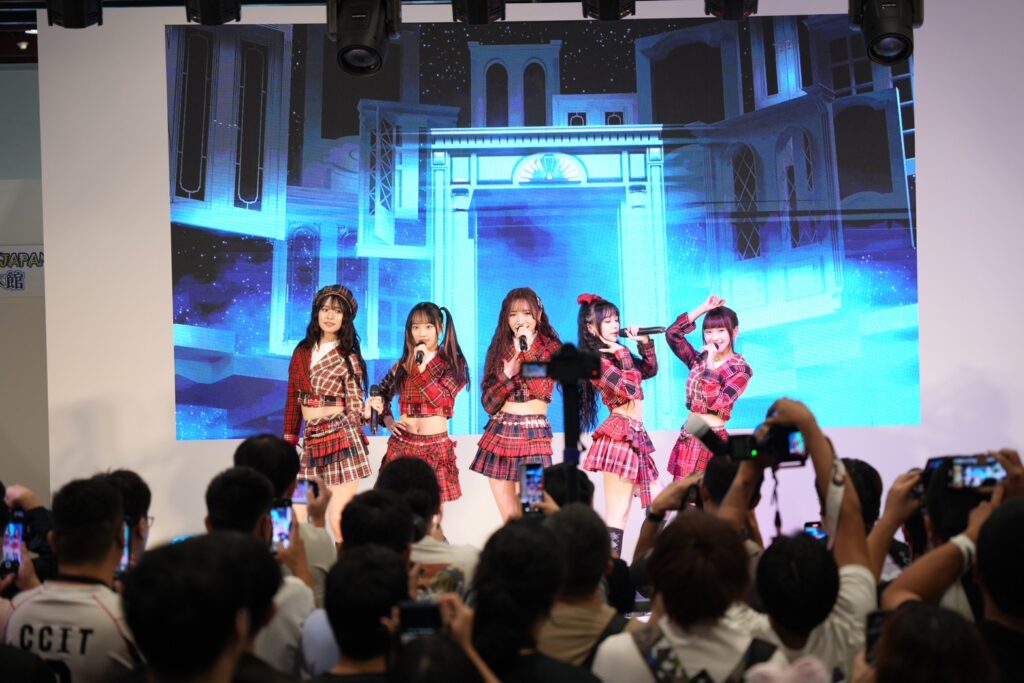 彩莉宣布正式與網封「最有潛力女團」KIRIS合作單曲