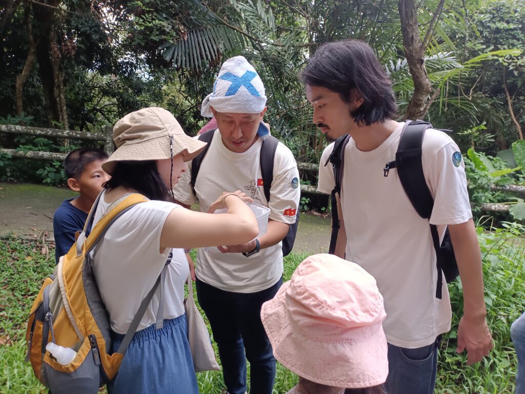 大坑蝶螢嘉年華「蝶」起國際友誼 吸引日本博士生親證台灣紫斑蝶魅力 2 慕名前來的日籍民眾