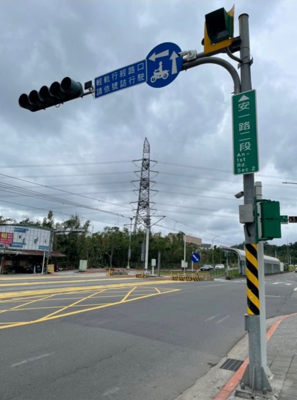 推動軌道國產化集思廣益 新北捷運攜手產官學專家戮力 3 《圖說》導入AI技術路口號誌智慧調控。〈捷運局提供〉