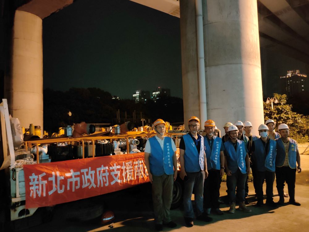 《圖說》新北市調度3吋移動式抽水機5台支援嘉義縣。〈水利局提供〉