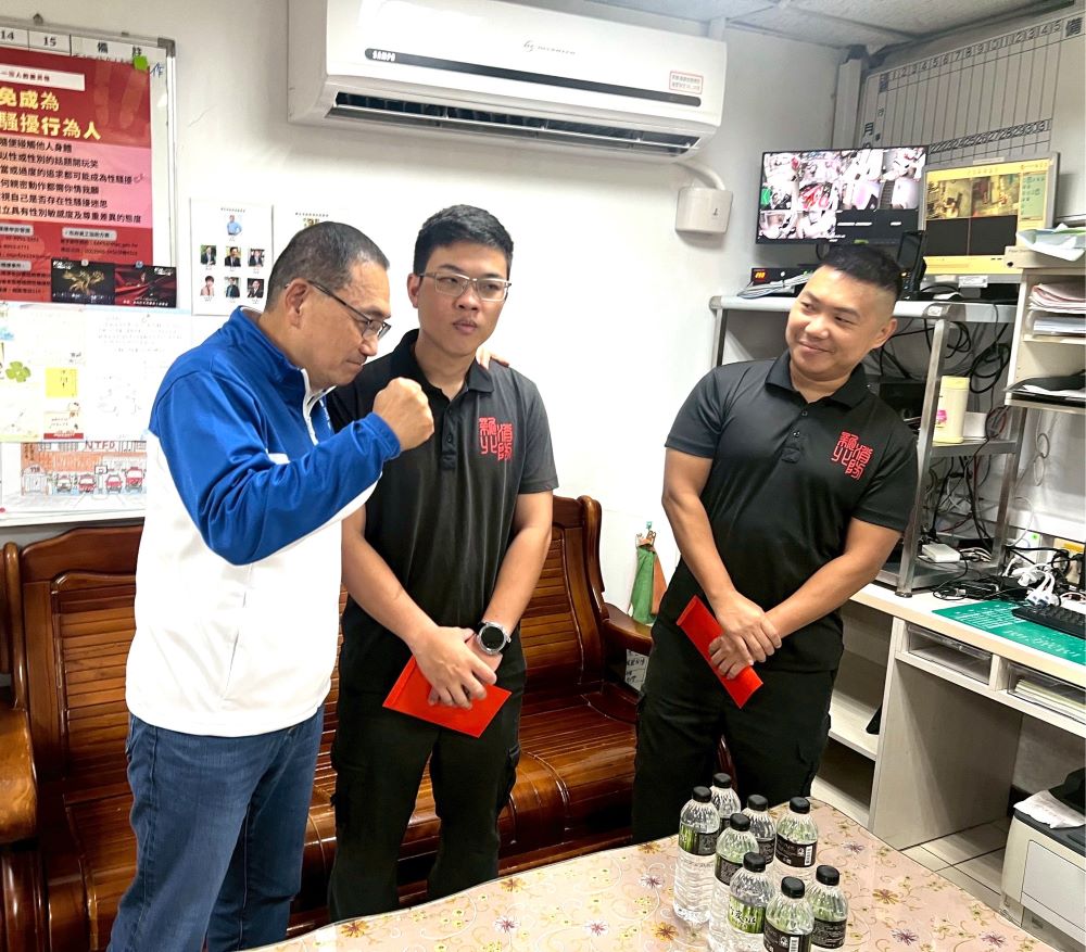 《圖說》市長侯友宜為消防同仁加油打氣。〈消防局提供〉