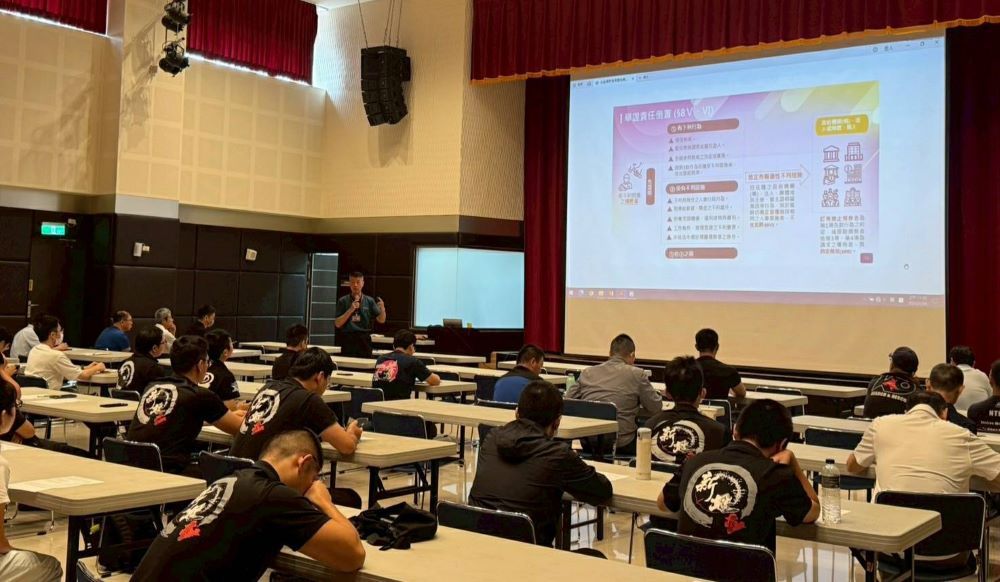 風清氣正公私分明 新北消廉能共好公私共榮 2 《圖說》政風室主任林三龍剖析「公益揭弊者保護法」及其施行細則。〈消防局政風室提供〉