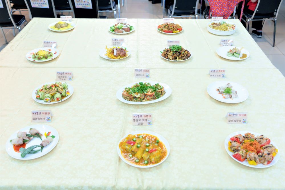 《圖說》「滿漢全惜」甄選活動「惜食料理食譜組」以現場烹調方式進行決審，參賽者們以創意料。〈環保局提供〉