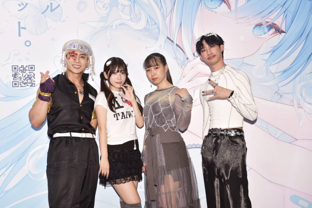 （由左至右）唐子元、三野宮玲、彩莉 Ayari、小銘 LIL MING一起出席漫博25活動。