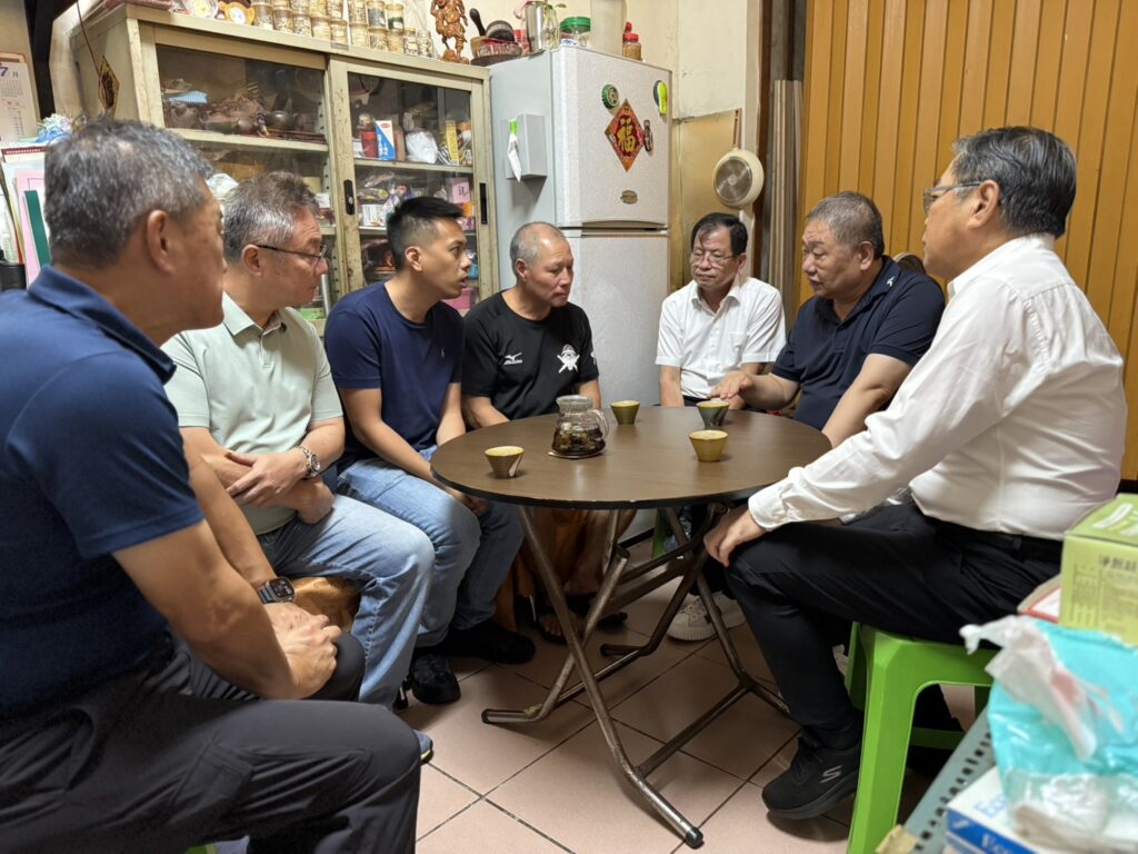 議長蔣根煌及馬見議員至曹員家中慰問