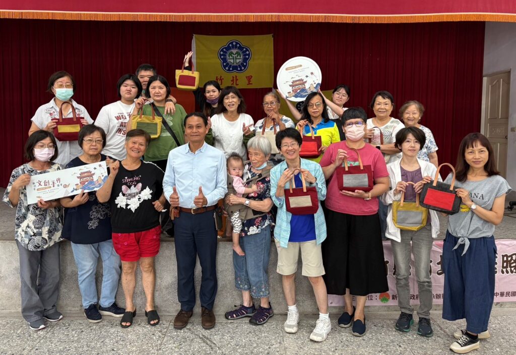 竹市社工師公會、手作協會攜手舖路 傳授皮製手作力挺二度就業者重返職場 1 11408141