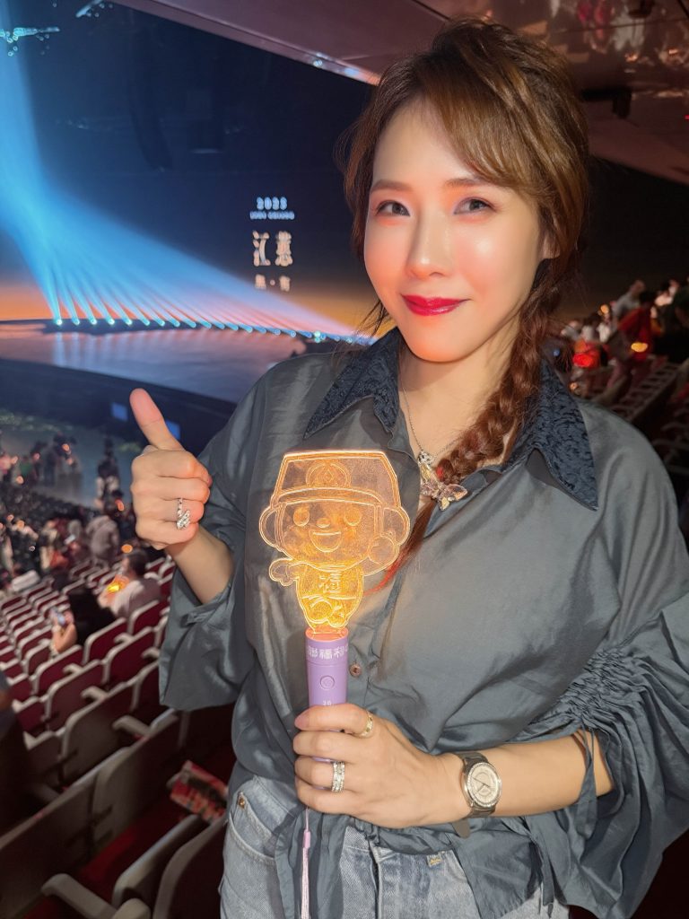 〈斷腸詩〉一響秒落淚!金曲甜美女神吳申梅追星江蕙 《我家的事》太催淚,黑匡雙語雜誌創辦人:家家有本難唸的經 1 IMG 1885