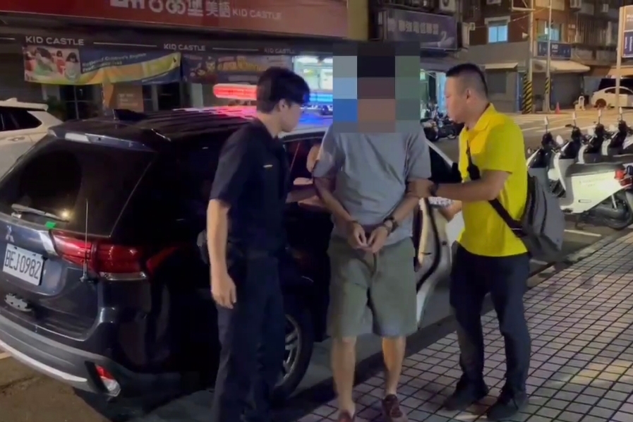 港籍車手領遍詐騙贓款 逃出境前遭士林警方拘提 2 MEITU 20250807 093214284