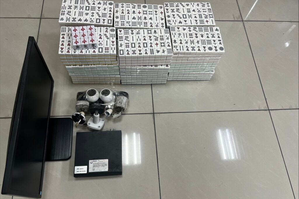 假棋牌社真賭場 萬華警破獲隱密賭窟 4 MEITU 20250808 082516572