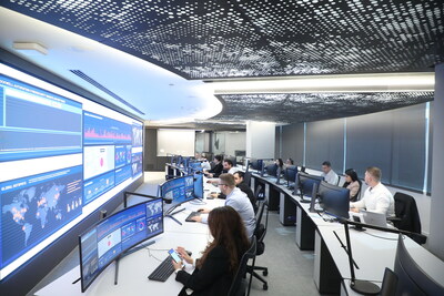 61% 的網路資安專業人員在製造業面臨日益增加的網路風險時規劃採用 AI 61% 的網路資安專業人員在製造業面臨日益增加的網路風險時規劃採用 AI