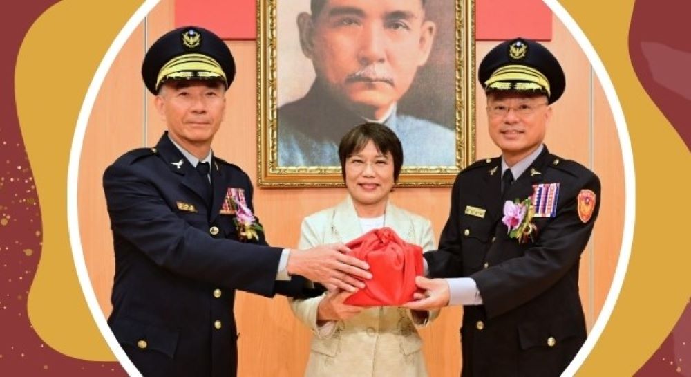 警政署異動58員重要人事 8/8交接 1 《圖說》內政部長劉世芳監交中央警察大學新任校長黃明昭交接典禮。〈警察大學官網〉