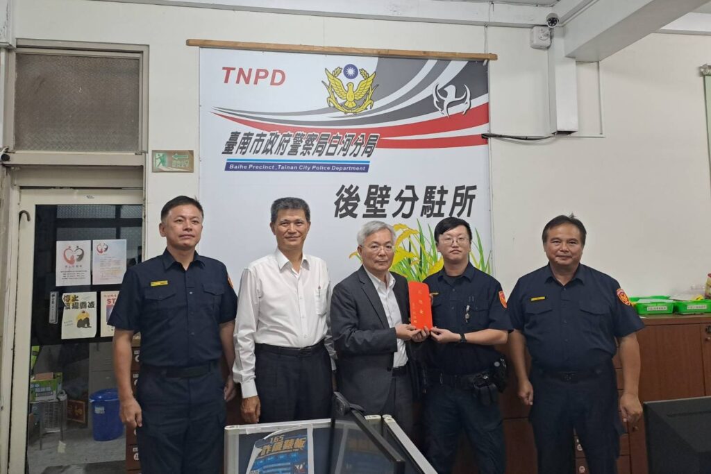 警政署長張榮興南下慰勞警察辛勞 肯定英勇救災表現 1 一 10