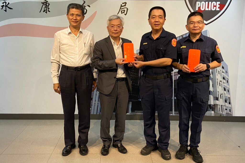 警政署長張榮興南下慰勞警察辛勞 肯定英勇救災表現 7 七