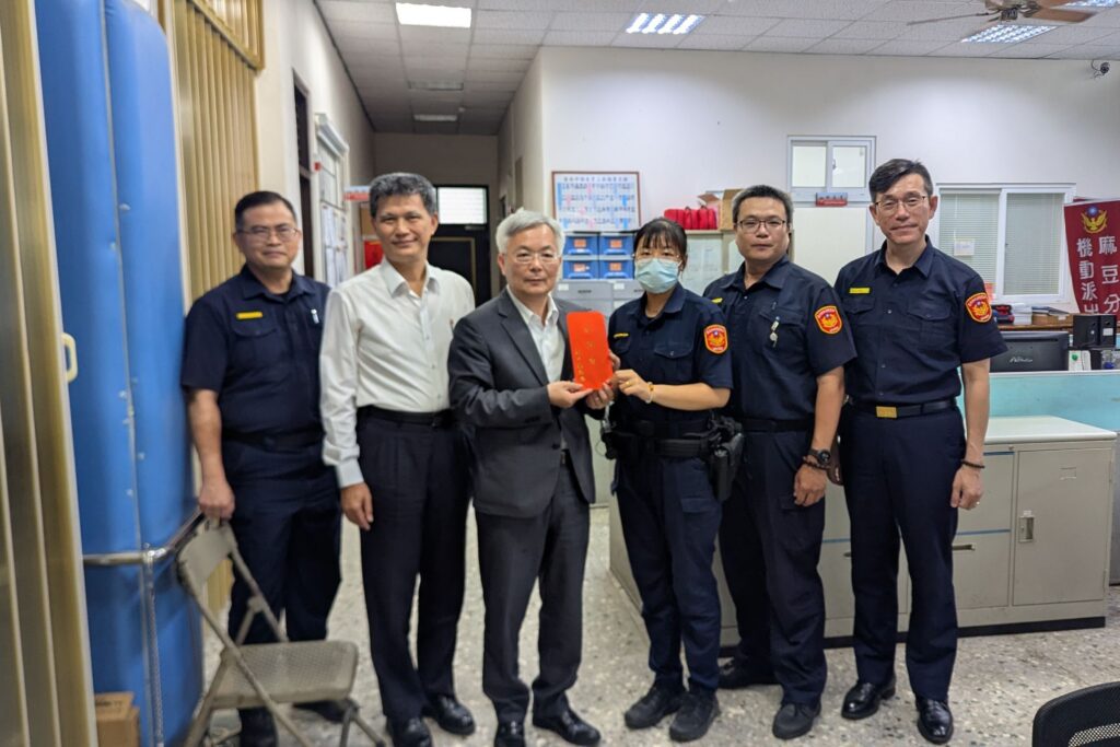 警政署長張榮興南下慰勞警察辛勞 肯定英勇救災表現 5 五 1