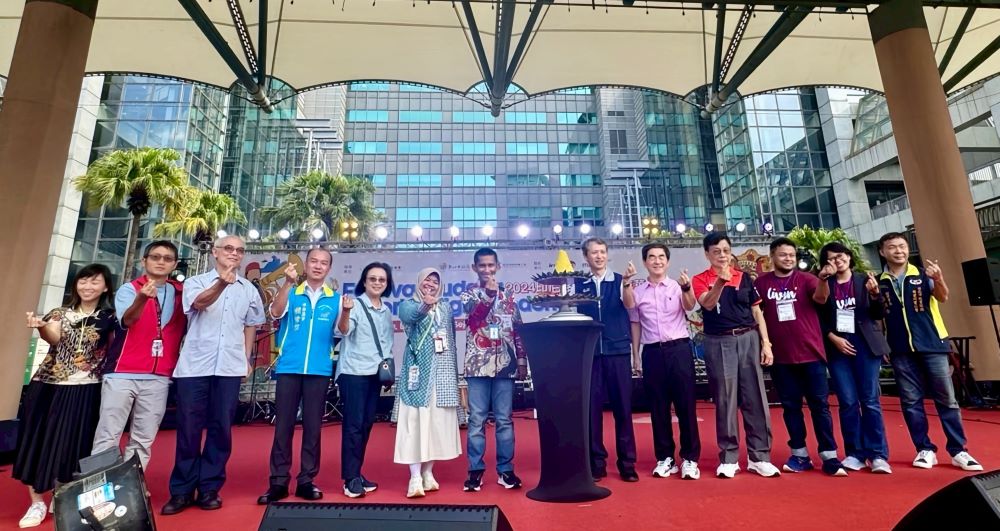 《圖說》新北市勞工局攜手印尼駐臺辦事處，將於8月9日在市民廣場舉辦「2025印尼移工文化嘉華」，右六勞工局長陳瑞嘉。〈勞工局提供〉