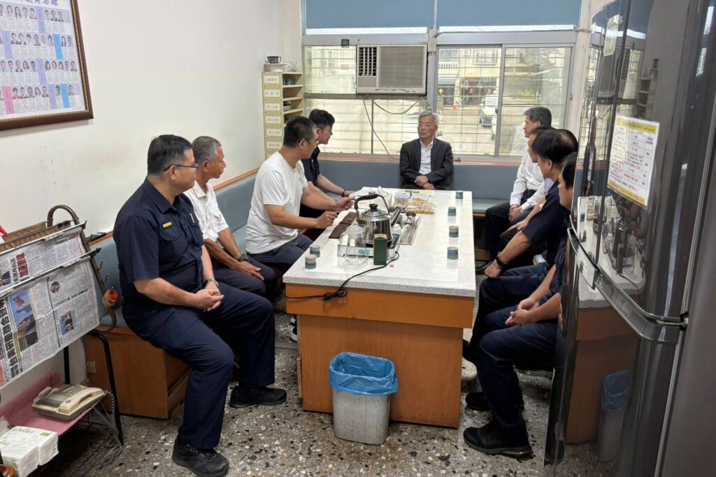 警政署長張榮興南下慰勞警察辛勞 肯定英勇救災表現 4 四 1