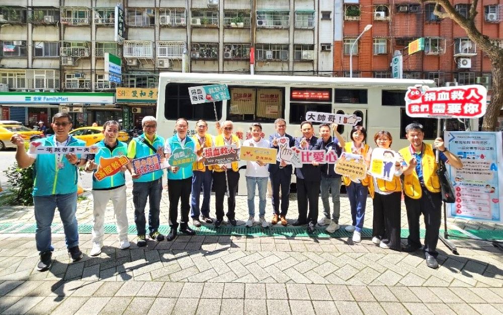 《圖說》新北地政與不動產相關公會攜手熱血防詐挺公益。〈地政局提供〉