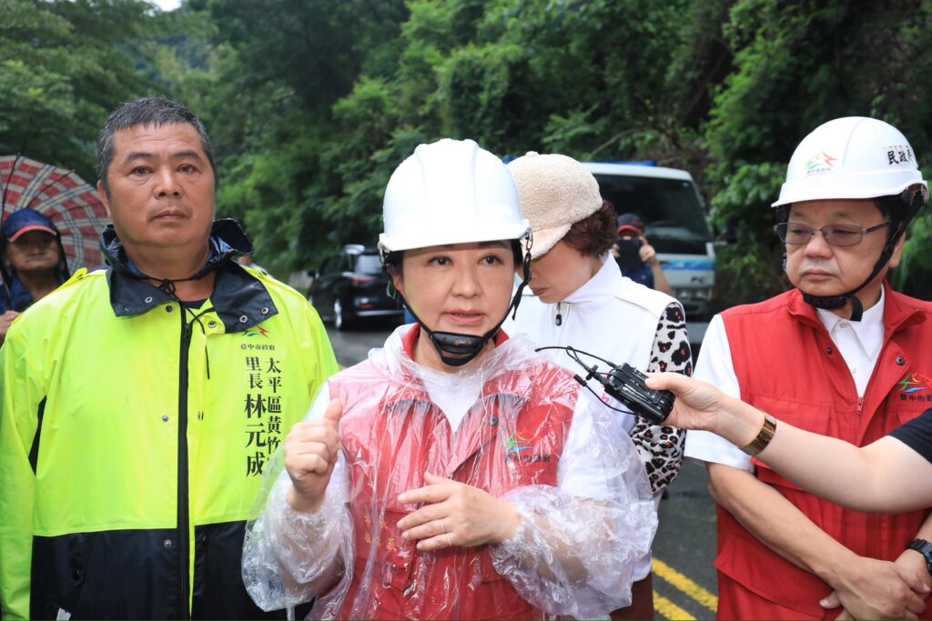 太平區黃竹里竹村路因豪雨崩塌 盧市長勘災指示 全力搶通 保障居民安全 5
