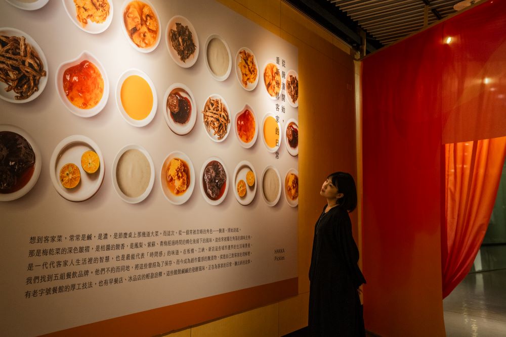 《圖說》快到新北市客家文化園區，製作出屬於你的色彩書籤或是明信片。〈客家局提供〉