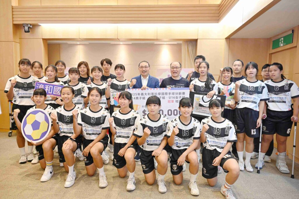 市政會議由侯友宜市長表揚選手及學校團隊，頒發20萬元培訓金