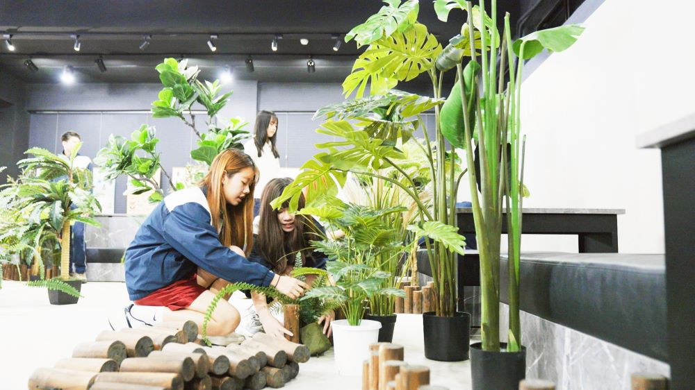 《圖說》淡水商工園藝科改造閒置空間成為園藝療癒圖書館。〈教育局提供〉