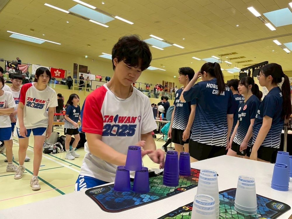 大學分發入學3,535人上榜 新北高中生表現亮眼 1 《圖說》錦和高中鄢丞佑同學錄取國立中央大學英美語文學系。〈教育局提供〉