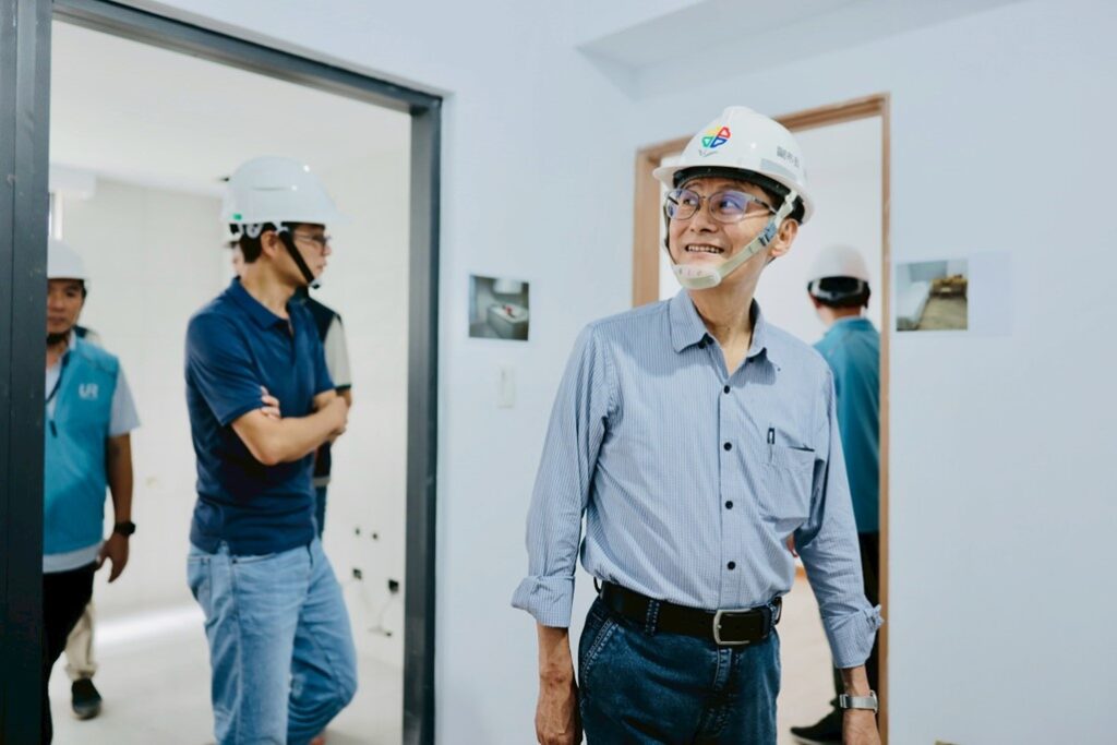 新北市副市長陳純敬視察板橋江翠段社宅內部空間