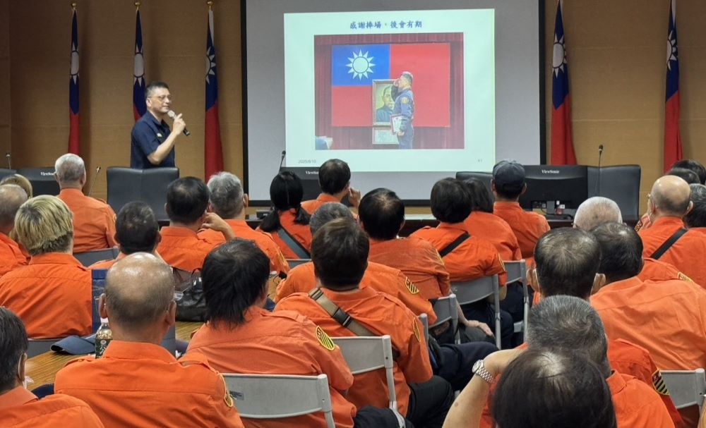 《圖說》分局長廖誌銘表示，義交機動性高，是轄區交通安全好幫手，守護民眾財產安全，共同致力打造板橋警分局安居、安全及安心的三安生活環境。〈板橋分局提供〉