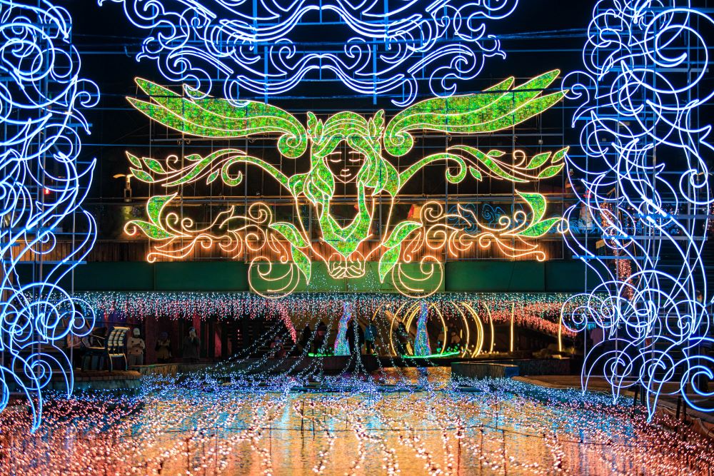 再獲國際肯定奪白金首獎 中港光雕獎不停! 4 《圖說》展演以「光影中港+神幻秘境」為主題,象徵愛與美的「光之女神」為主角。〈水利局提供〉