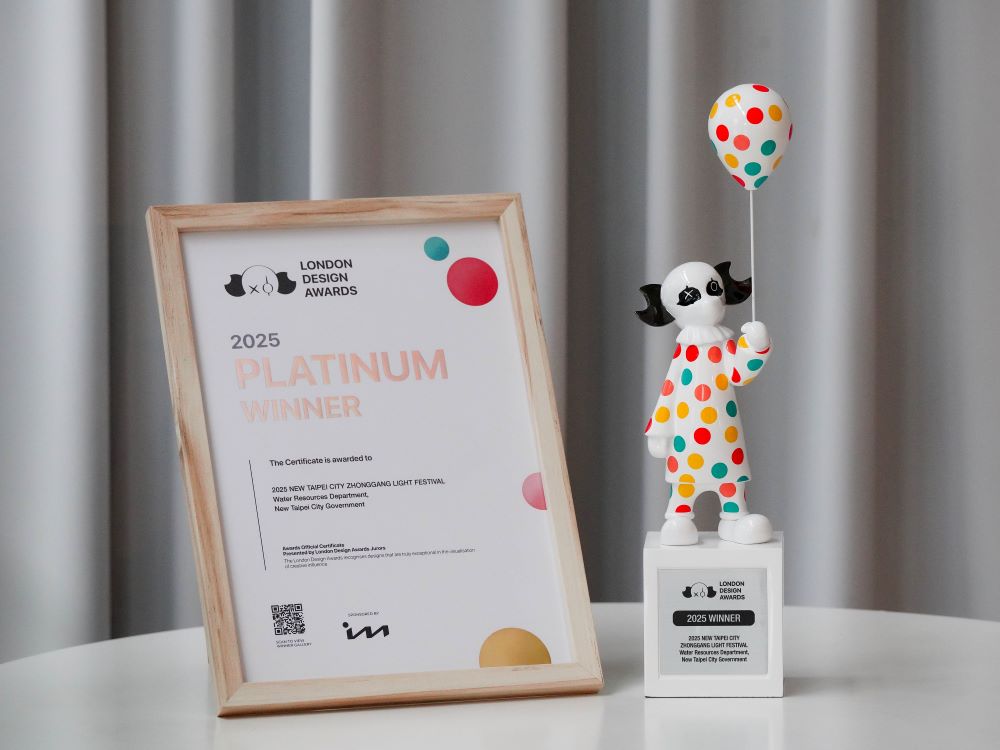 再獲國際肯定奪白金首獎 中港光雕獎不停! 3 《圖說》「2025中港大排光雕展」榮獲倫敦設計獎最高榮譽白金獎。〈水利局提供〉