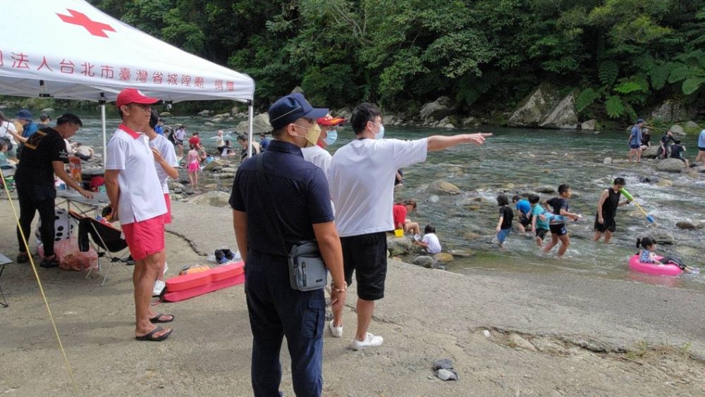 《圖說》新北市今日午後易出現雷陣雨，山區水域安全巡邏勤務。〈消防局提供〉