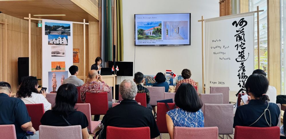 《圖說》淡古館長蔡美治在荷蘭商館文化遺產聯網會員大會中進行英文專題演講，推廣淡水的古蹟文化風貌〈淡古提供〉