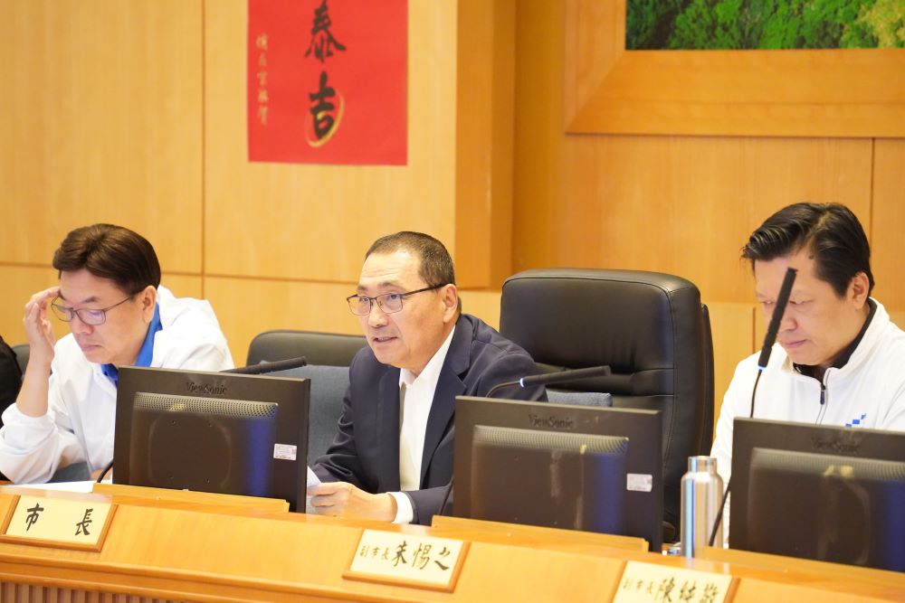 《圖說》市長侯友宜表示，環境改善需要持續不懈的努力，讓市民從被動接受服務轉變為主動參與，結合創新效率與民意，共同推動環境永續發展。〈環保局提〉