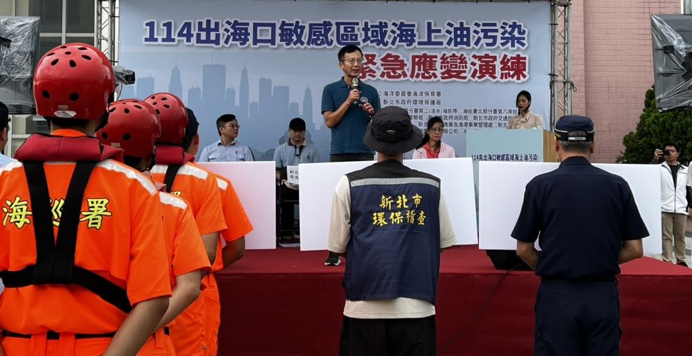 《圖說》許銘志主任秘書表示，此次操演不僅是災害應變操演，更象徵市府守護海洋環境、落實生態保育的堅定承諾。〈環保局提供〉
