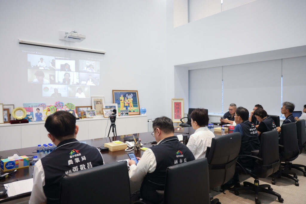 盧市長與市府同仁共同參與會議 7