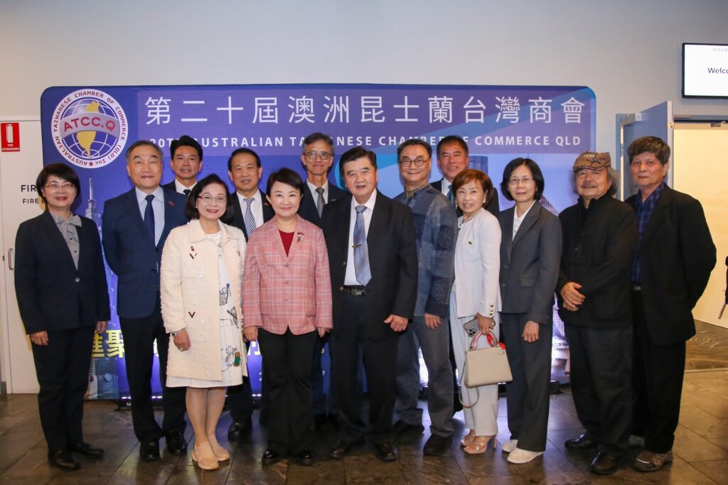 盧市長與逢甲大學校友總會洪金鐘名譽副總會長伉儷 昆士蘭僑領合影