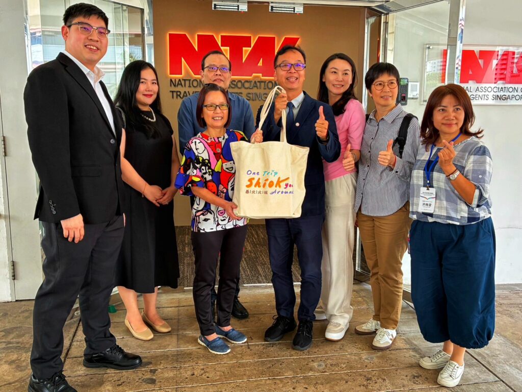 與基北北桃4市觀光局簽署觀光合作備忘錄的新加坡全國旅行社公會由出境副主席Mary Kheng（左3）接待4市觀光長官