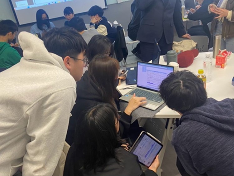 《圖說》新北青年局《金融科技學習圈》以「做中學」設計課程，帶領學員奠定紮實基礎。〈青年局提供〉