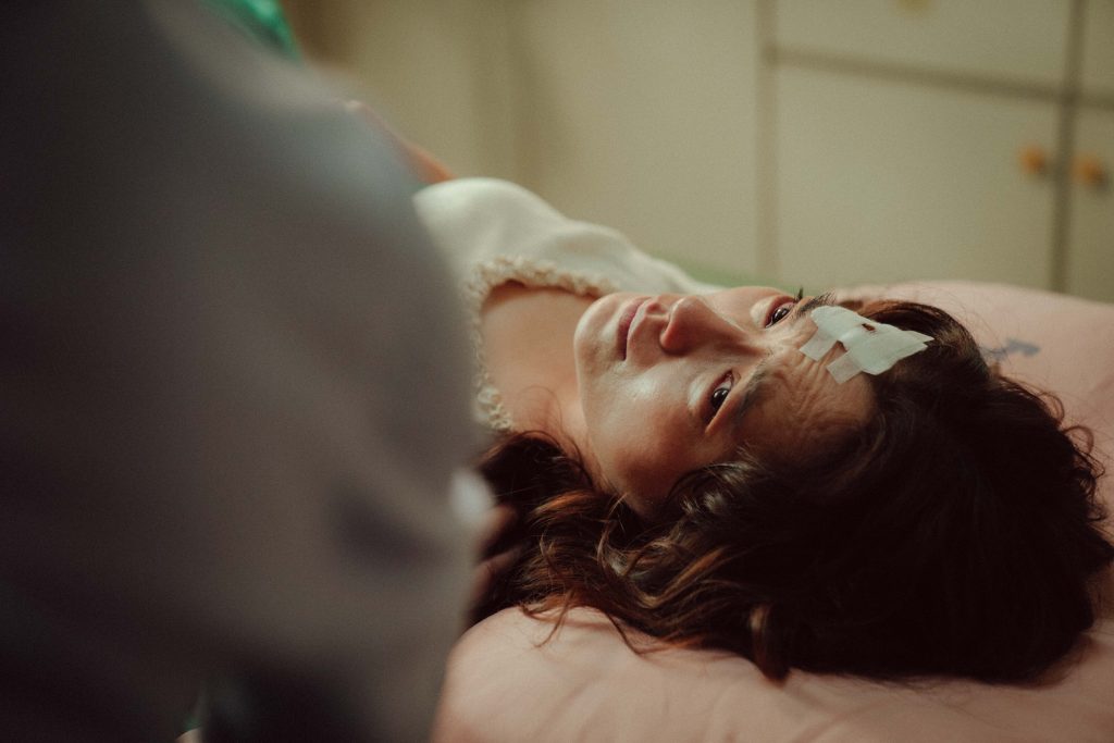 〈斷腸詩〉一響秒落淚!金曲甜美女神吳申梅追星江蕙 《我家的事》太催淚,黑匡雙語雜誌創辦人:家家有本難唸的經 4 %E9%AB%98%E4%BC%8A%E7%8E%B2%E5%B0%87%E8%A7%92%E8%89%B2%E6%B1%82%E5%AD%90%E5%A4%B1%E6%95%97%E7%9A%84%E6%83%85%E5%A2%83%E5%92%8C%E8%87%AA%E8%BA%AB%E7%B6%93%E6%AD%B7%E9%80%A3%E7%B5%90%EF%BC%8C%E6%8B%8D%E6%94%9D%E7%B5%90%E6%9D%9F%E5%BE%8C%E6%83%85%E7%B7%92%E6%BD%B0%E5%A0%A4%E3%80%82%EF%BC%8F %E7%89%BD%E7%8C%B4%E5%AD%90 %E6%8F%90%E4%BE%9B