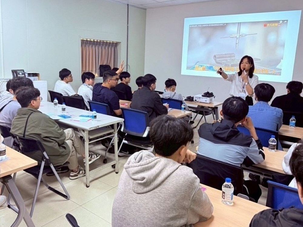 《圖說》賈桃樂青年企業實習推動計畫串聯產學資源，助青年安心接軌重點產業。〈龍華科大提供〉