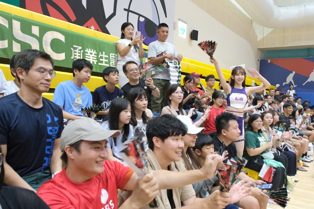 承業生醫贊助台日籃球交流賽 攜手櫻十字深化長照與運動雙邊合作 1 ▲承業號召員工眷屬應援,展現支持運動的行動力。(圖/承業生醫提供)