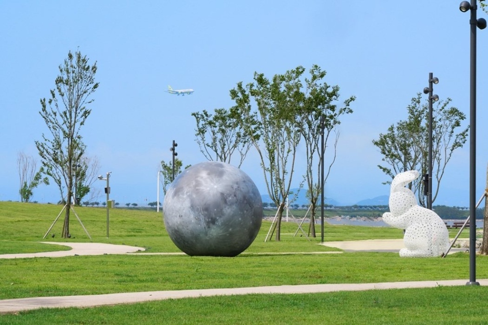 ▲歡聚公園佔地約10萬平方英尺，旅客可以在自然的環境中漫步休憩。(圖/INSPIRE提供)