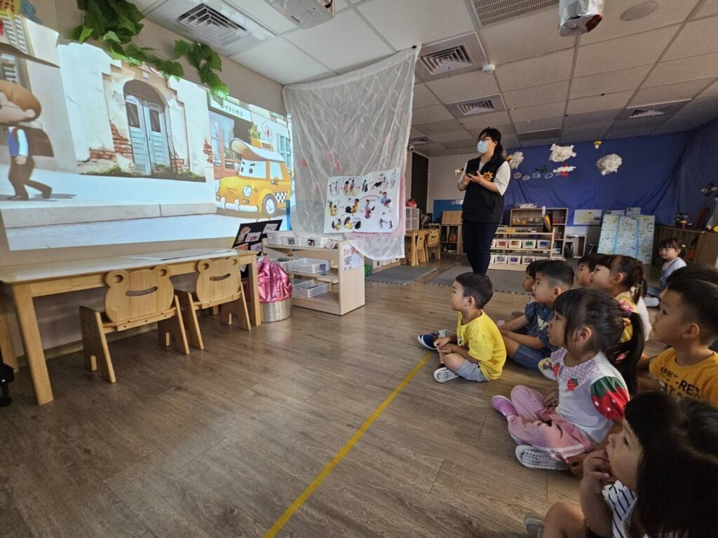 波麗士走入教保中心 攜親子說故事 開心體驗小警察 9 1758084854660