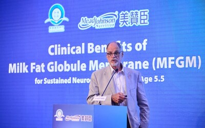 美國俄亥俄州立大學JT Parker乳製食品講座教授Rafael Jimenez-Flores教授強調,配方中添加的母乳黃金膜 (MFGM)盡可能模擬母乳中母乳黃金膜 (MFGM) 的組成,以及促進嬰幼兒認知發展。 美國俄亥俄州立大學JT Parker乳製食品講座教授Rafael Jimenez-Flores教授強調,配方中添加的母乳黃金膜 (MFGM)盡可能模擬母乳中母乳黃金膜 (MFGM) 的組成,以及促進嬰幼兒認知發展。