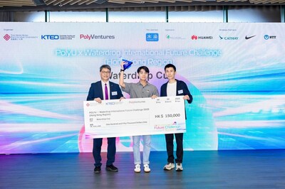 圖：趙汝恆和沈鵬爲獲獎者頒獎